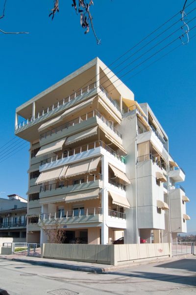 πολυκατοικία στη Λάρισα
